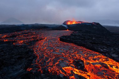 Aktif volkanın güzel hava manzarası, Litli - Hrutur, İzlanda 2023
