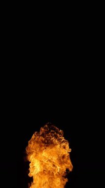 Süper Yavaş Ateş Patlaması Kara Arkaplanda izole edildi. High Speed Cinema Camera 'da çekildi, 1000 fps. Dikey Görünüm Oranı.