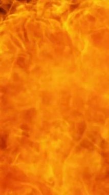 Süper Yavaş Ateş Patlaması Kara Arkaplanda izole edildi. High Speed Cinema Camera 'da çekildi, 1000 fps. Dikey Görünüm Oranı.