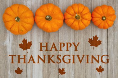 Mutlu Şükran kabak ve akçaağaç ile tebrik yıpranmış tahta üzerinde yapraklar