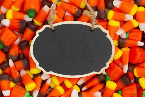 Halloween Caramelle Mais Con Zucche Sfondo Caramella Con Appeso Lavagna — Foto Stock