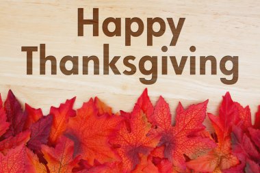 Mutlu Şükran Günü tebrik, metin mutlu şükran ile yıpranmış ahşap üzerine bazı sonbahar yaprakları