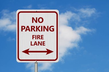 Kırmızı ve beyaz No otopark işareti, beyaz otoyol metni ile hayır yangın Park Lane gökyüzü arka plan ile ok ile imzalamak.