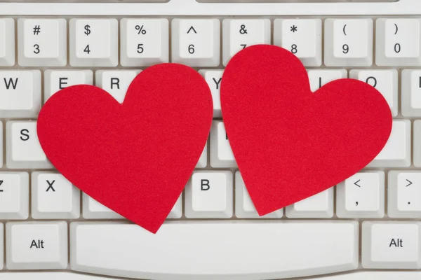 Encontrando Amor Internet Close Teclado Com Dois Corações Vermelhos Com — Fotografia de Stock