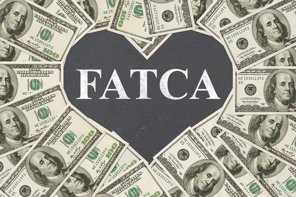 텍스트 Fatca 마음으로 심장의 모양에 지폐를 — 스톡 사진