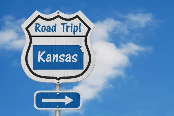 カンザス州道路旅行高速道路標識 カンザス地図と高速道路上のテキストの道路の旅を締結上空の背景 — ストック写真