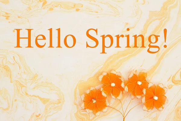 Послание Hello Spring Желтыми Цветами Желтой Фактурной Акварельной Бумаге — стоковое фото