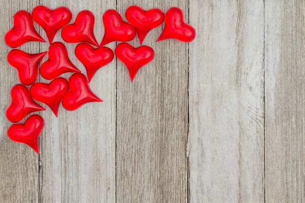 Corazones Rojos Sobre Fondo Madera Envejecida Con Espacio Copia Para — Foto de Stock