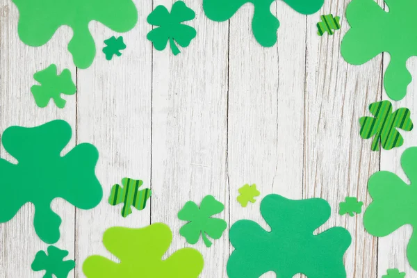 Green shamrocks on weathered whitewash textured wood background — Stock Photo, Image