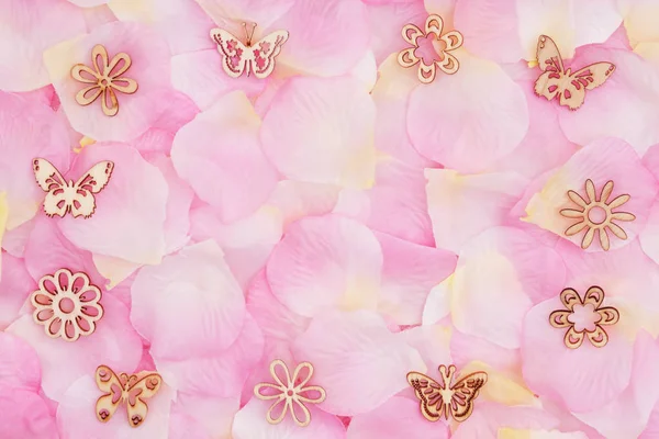 Fondo de amor con pétalos de rosa rosa — Foto de Stock