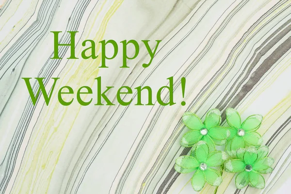 Mensagem Feliz fim de semana com flores verdes no pap aquarela verde — Fotografia de Stock