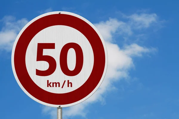 Señal límite de velocidad roja y blanca de 50 km —  Fotos de Stock