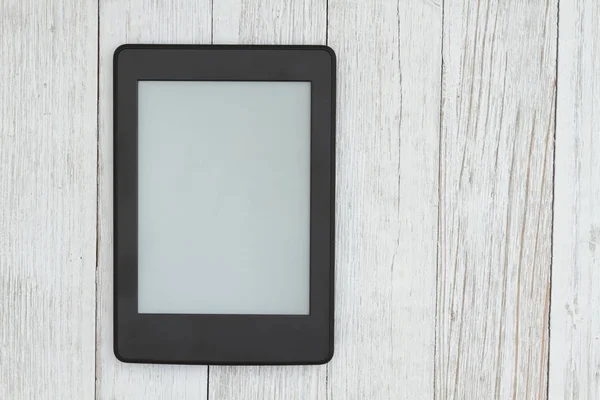 An e-reader on a weathered desk — Stock Photo, Image