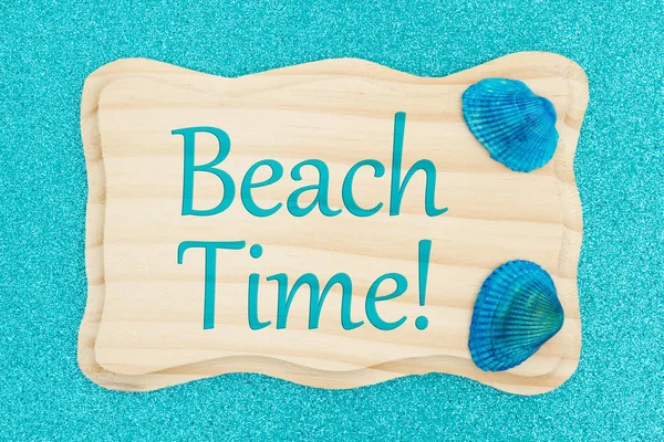Strandzeitnachricht auf einem Holzschild — Stockfoto