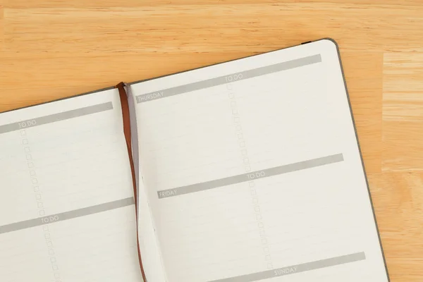 Blank business planner su sfondo in legno scrivania strutturato — Foto Stock