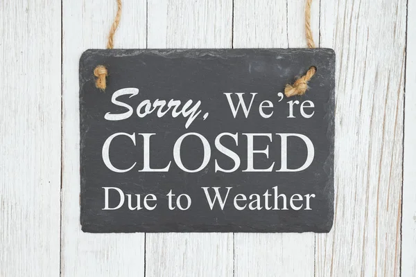 Sorry we're Closed Due to weather text on a hanging chalkboard o — Stock Photo, Image