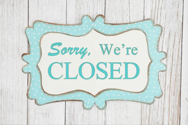 Sorry we're closed text on a retro tin polka dot picture sign — Stock Photo, Image