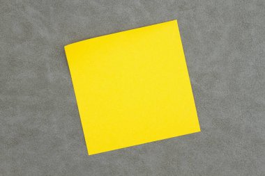 Dokulu gri deri üzerine boş yapışkan not