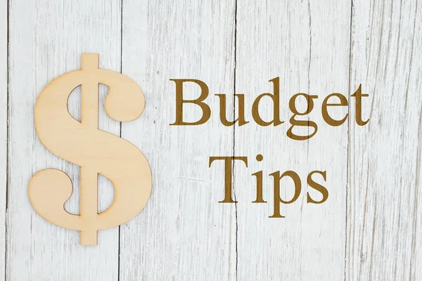 Συμβουλές για τον προϋπολογισμό με ένα σύμβολο από ξύλινο δολάριο — Φωτογραφία Αρχείου