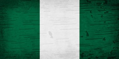 Yıpranmış ahşap bir rustik eski Nijerya bayrağı