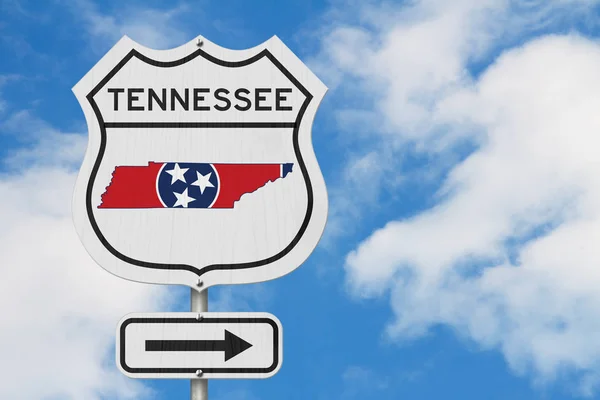 Mapa Tennessee a vlajka státu na dálniční silniční cedce — Stock fotografie