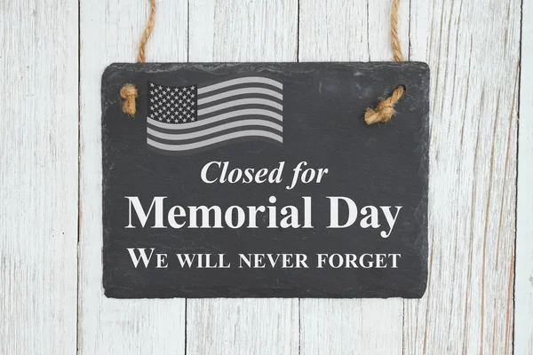 Closed Memorial  Day chalkboard sign — Stock Photo, Image