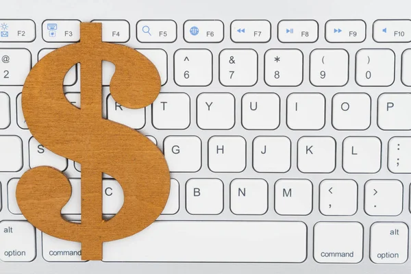 Знак доллара на клавиатуре — стоковое фото