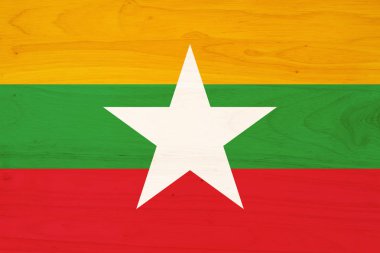 Yıpranmış ahşap bir rustik eski Myanmar bayrağı