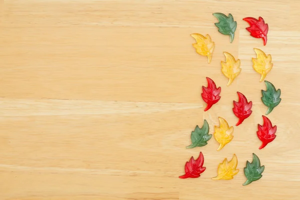 Fall leaves background on wood — Stock Photo, Image