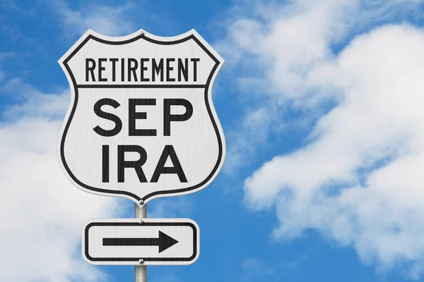 Pensioen met sep IRA plan route op een USA Highway Road Sign — Stockfoto