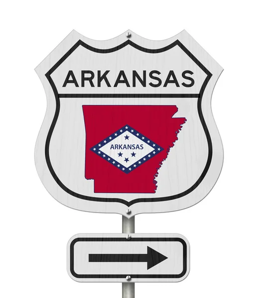 Abd karayolu yol işareti üzerinde Arkansas harita ve devlet bayrağı — Stok fotoğraf