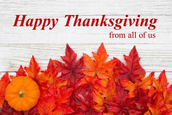 Happy Thanksgiving groet met rode en oranje herfst bladeren en — Stockfoto