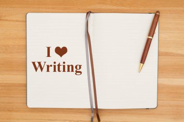 Kalple ve kalemle açık bir kitap yazmayı seviyorum.