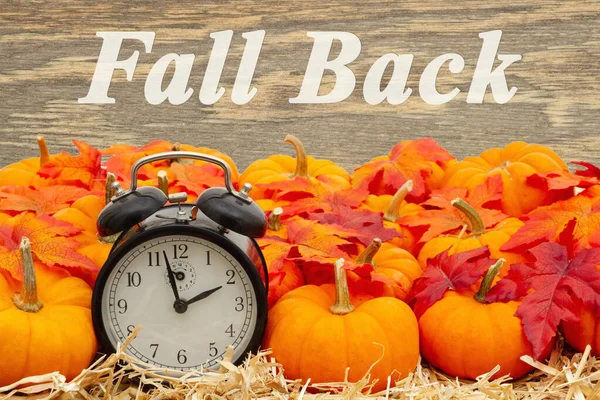 Fall Back time change message with a retro alarm clock with pump — Stock Photo, Image