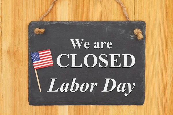 Closed Labor Day Hanging Chalkboard Sign American Flag Wood — Stock Photo, Image