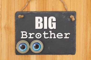 Ağabeyim mahremiyet kaygısı. Tahtaya yazı yaz. Tahtaya da göz koy.