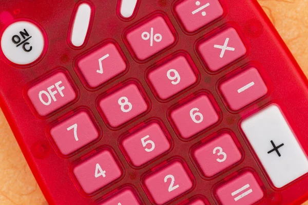 Primer Plano Una Calculadora Botones Rojos Escritorio Madera —  Fotos de Stock