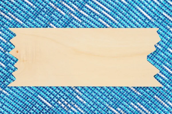 Cartel Madera Blanco Sobre Cinta Brillante Azul Blanco Tejer Material — Foto de Stock