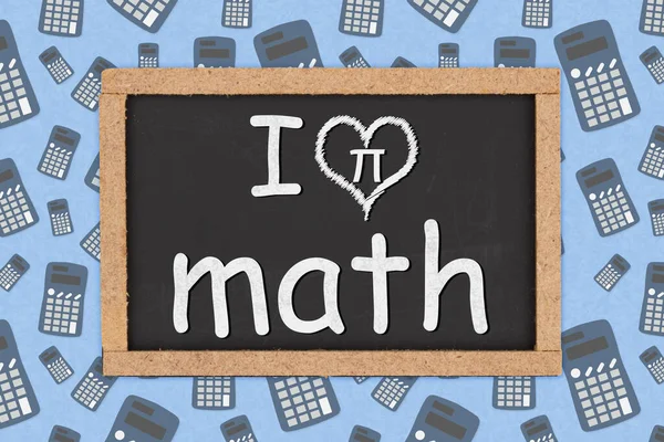 Ich Liebe Mathe Wortmeldung Auf Einem Grunge Tafelschild Mit Taschenrechner — Stockfoto
