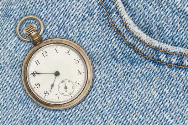 Retro Zakhorloge Met Blauw Jeans Denim Materiaal Met Stiksels Rechtenvrije Stockfoto's