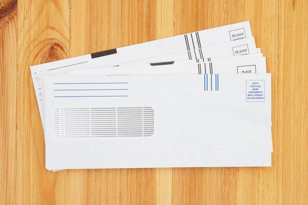 Envelopes Negócios Branco Mockup Mesa Madeira Para Sua Mensagem — Fotografia de Stock