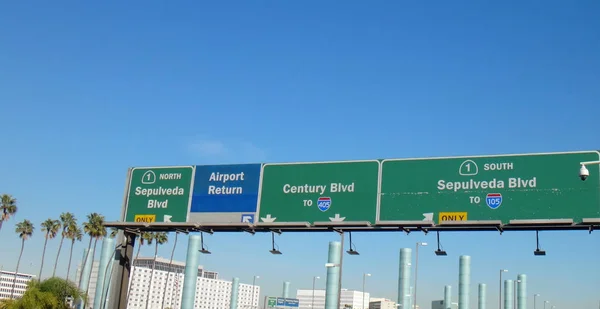 Yol Işaretleri Üzerinde Otoyolda Los Angeles California Abd — Stok fotoğraf