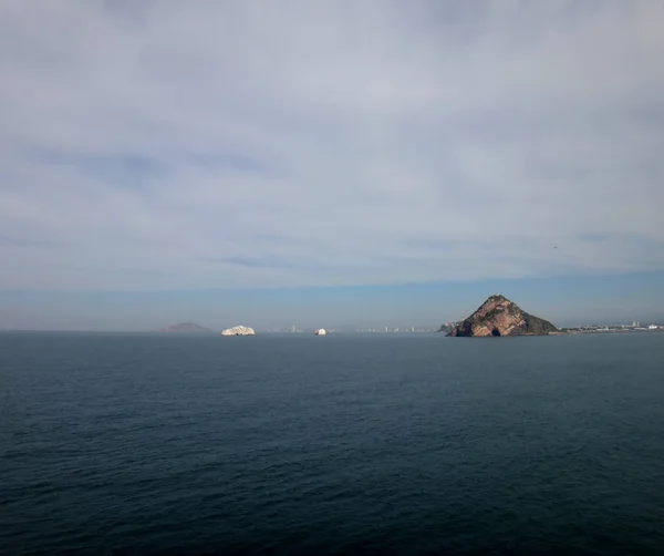 从游船上看墨西哥马扎特兰的场景 — 图库照片