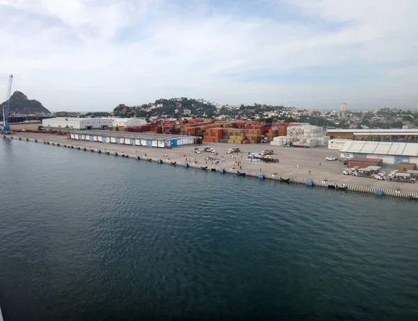Mazatlan, Meksika'nın sahneleri bir yolcu gemisi.