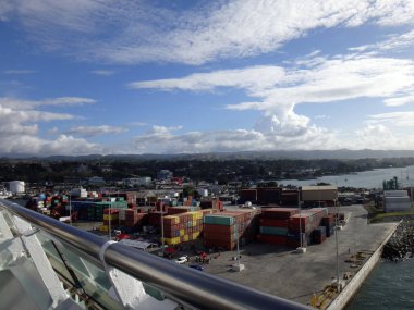 Honiara görüntülerden bir yolcu gemisi, Solomon Adaları.