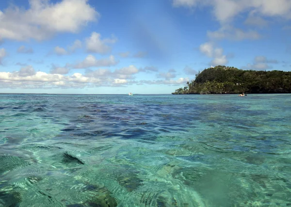 从埃索 洛亚蒂群岛 努美阿欣赏吉内克湾的景色 — 图库照片