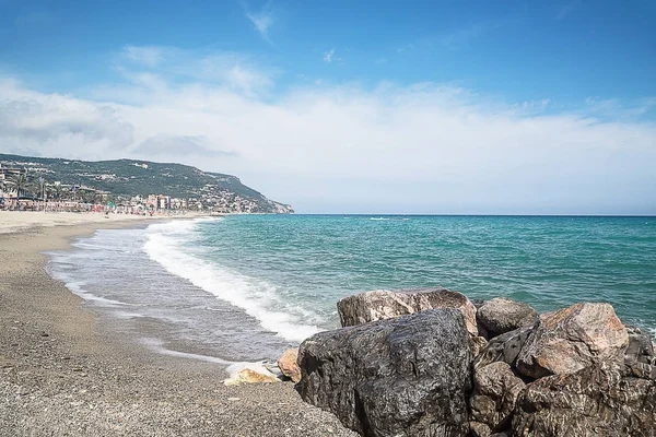 Pebble Stenen Door Zee Zijdeachtige Golven Van Blauwe Zee Zomer — Stockfoto