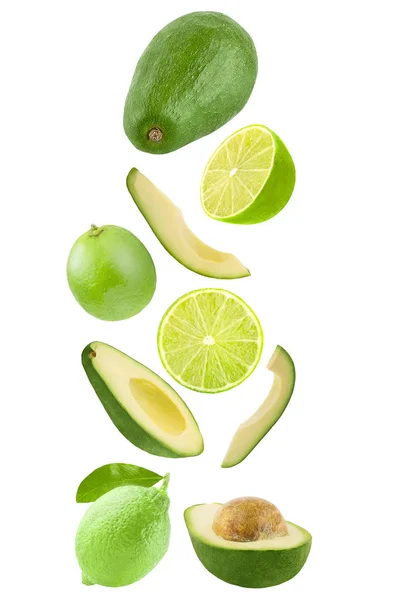 Fallende Avocado und Limette isoliert auf weißem Hintergrund — Stockfoto