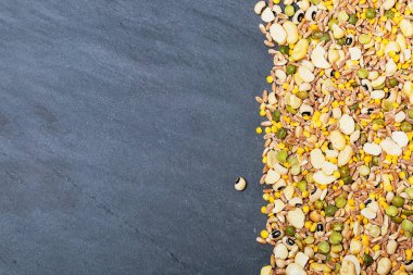 Sebze çorbası ve karışık kuru tahıl. Organik Tarım. Sağlıklı ve temizlik gıda. Metin için yer kopyalayın. 