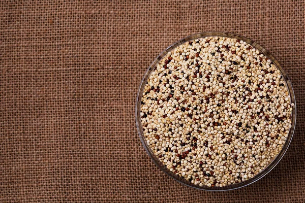 Πρώτες Σπόροι Quinoa Γυάλινο Μπολ Darck Φόντο Κάτοψη Χώρο Για — Φωτογραφία Αρχείου